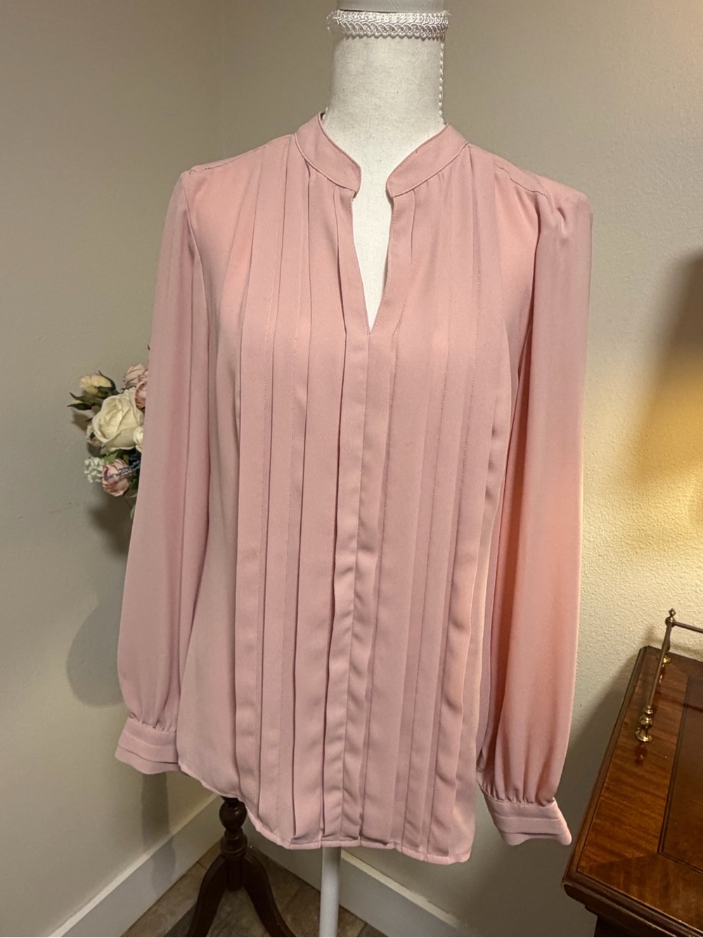 White House Black Market Blush Pink Pleated Long-Sleeve Blouse